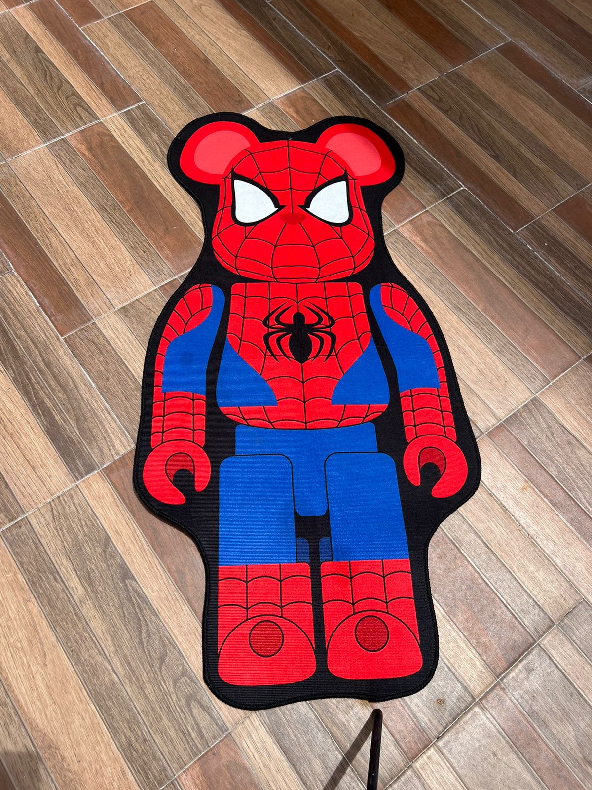 ALFOMBRA KAWS SPIDER-MAN